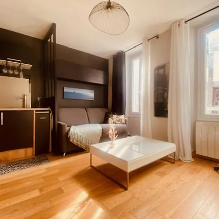 Studio In The Heart Of The Old Port * לה רושל