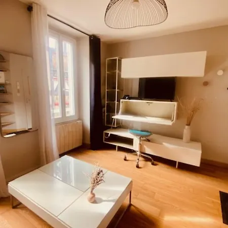 Studio In The Heart Of The Old Port דירה